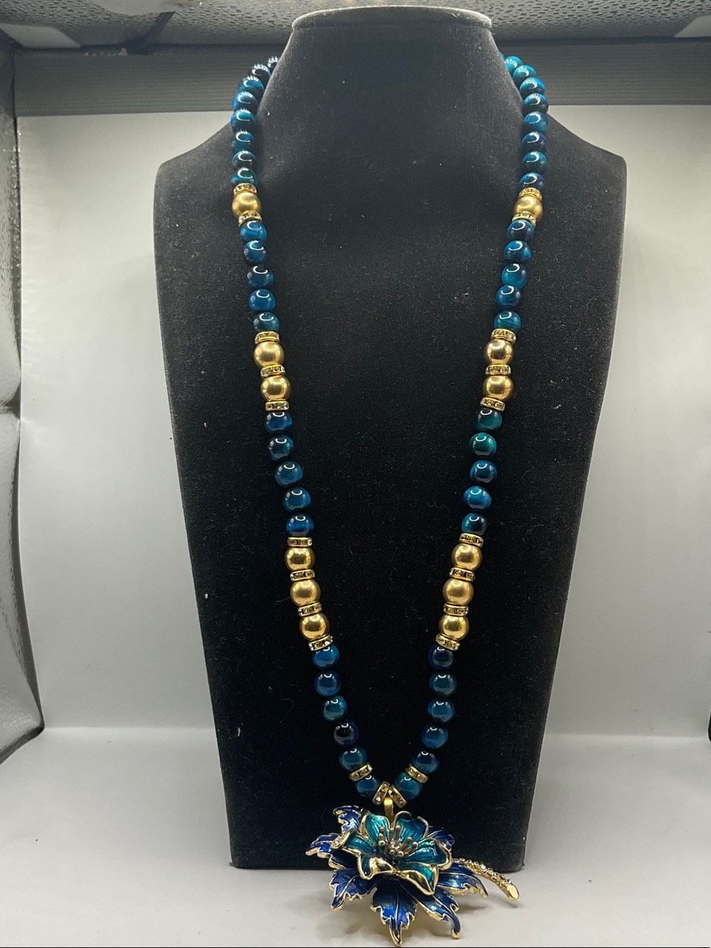 Heidi Daus statement necklace
